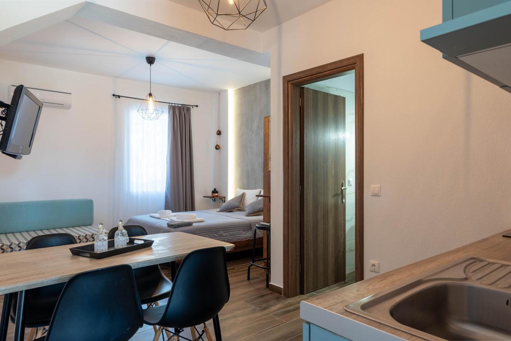 Aigli Luxury Studios Nea Roda Exterior photo