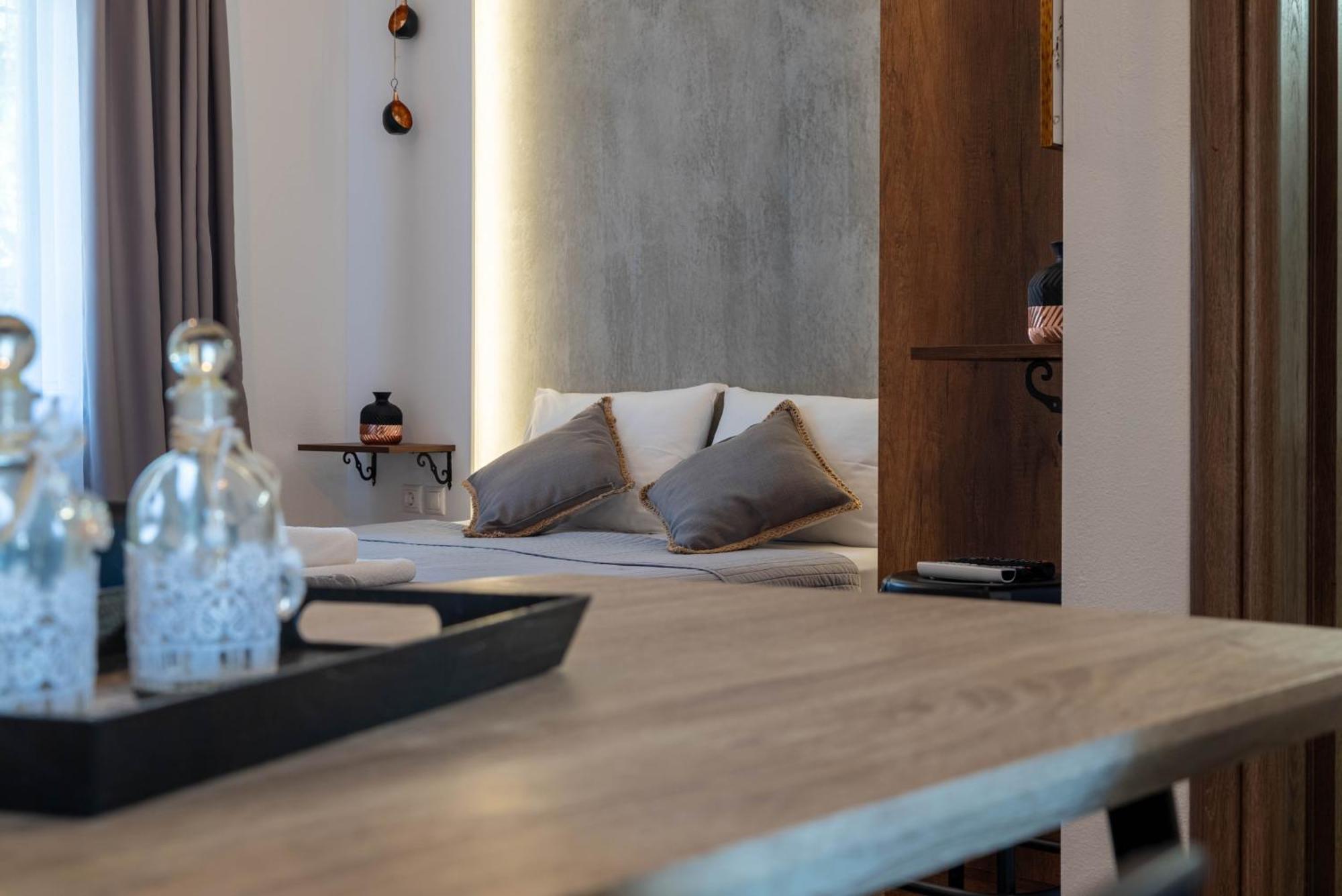 Aigli Luxury Studios Nea Roda Exterior photo