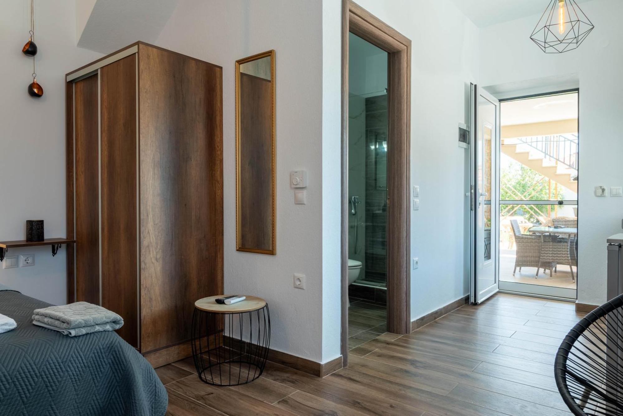 Aigli Luxury Studios Nea Roda Exterior photo