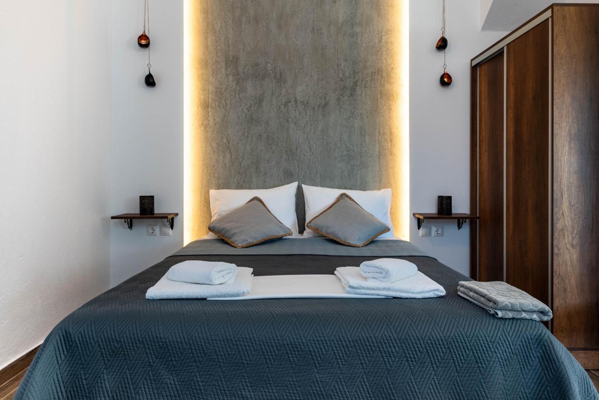 Aigli Luxury Studios Nea Roda Exterior photo