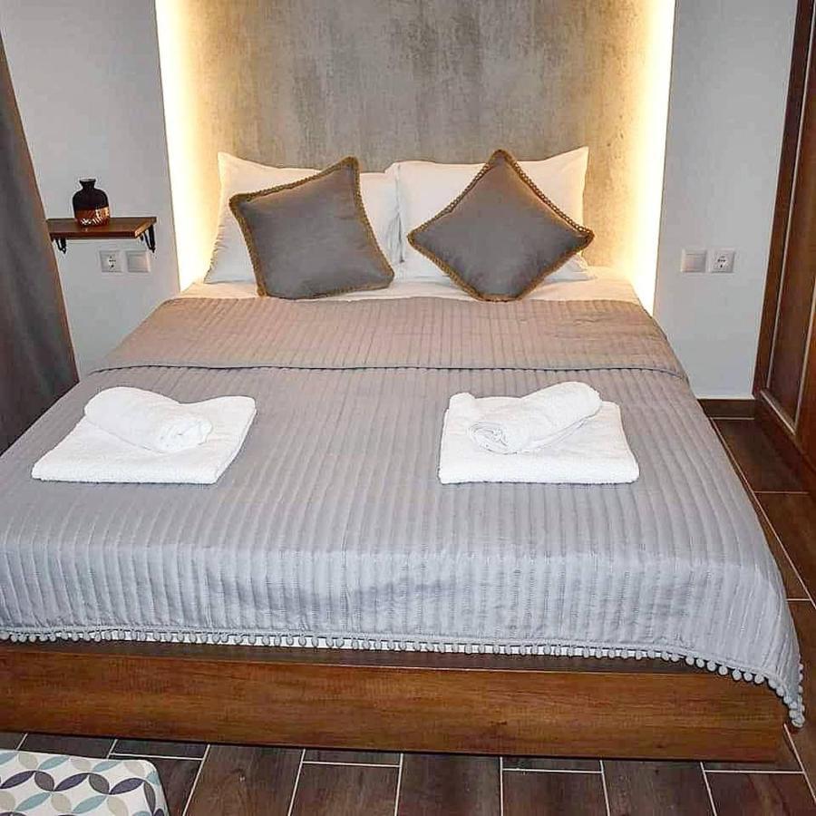 Aigli Luxury Studios Nea Roda Exterior photo